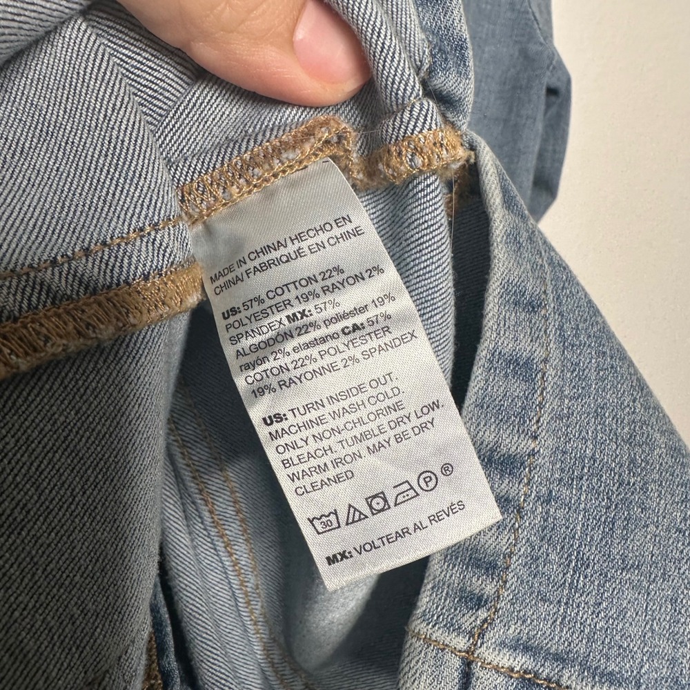 Chicos Light Wash Denim Barn Chore Jacket Mock Neck Zip Front Size 1 US 8/10 - Picture 5 of 7